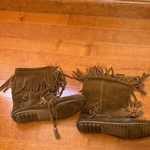 Minnetonka Brown Fringe Moccasins